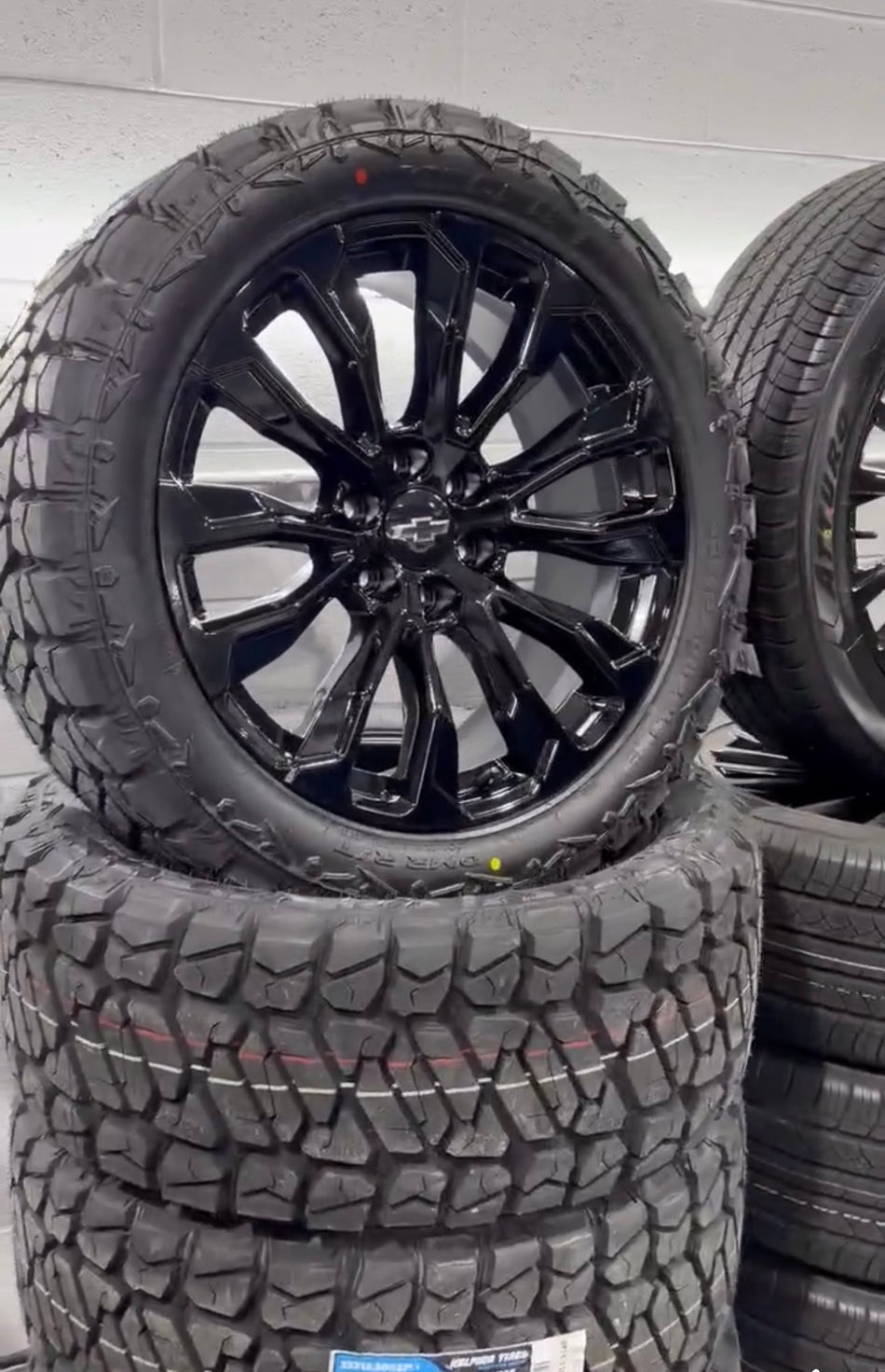 22” GMC 6 Lug Wheels and 33” Tires