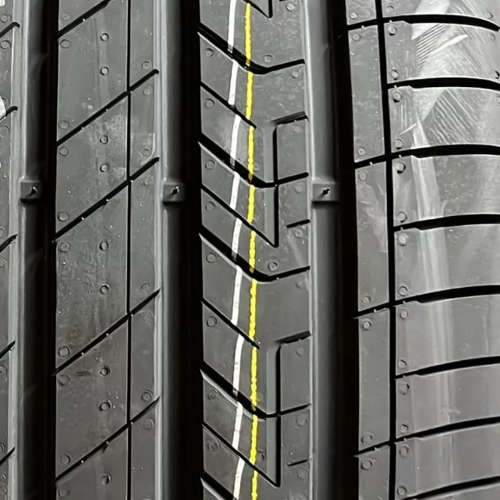 Kumho Majesty 9 Solus TA91 235/40R18